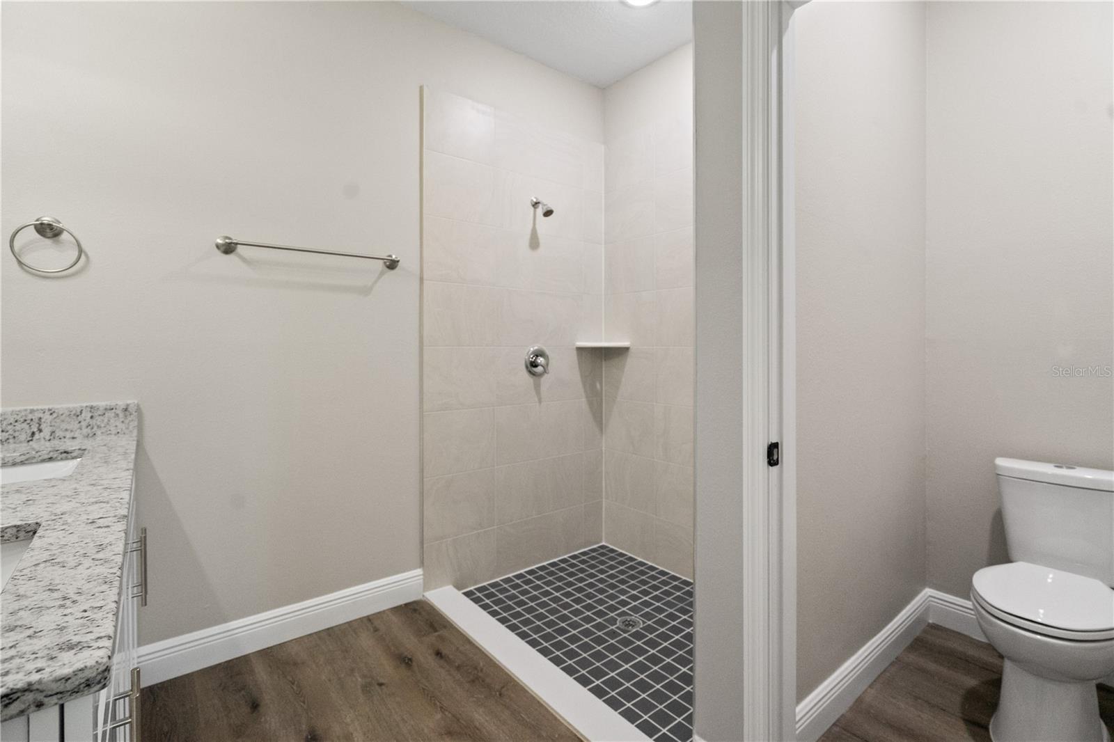 Image 27 of 52 For 789 Midland Drive