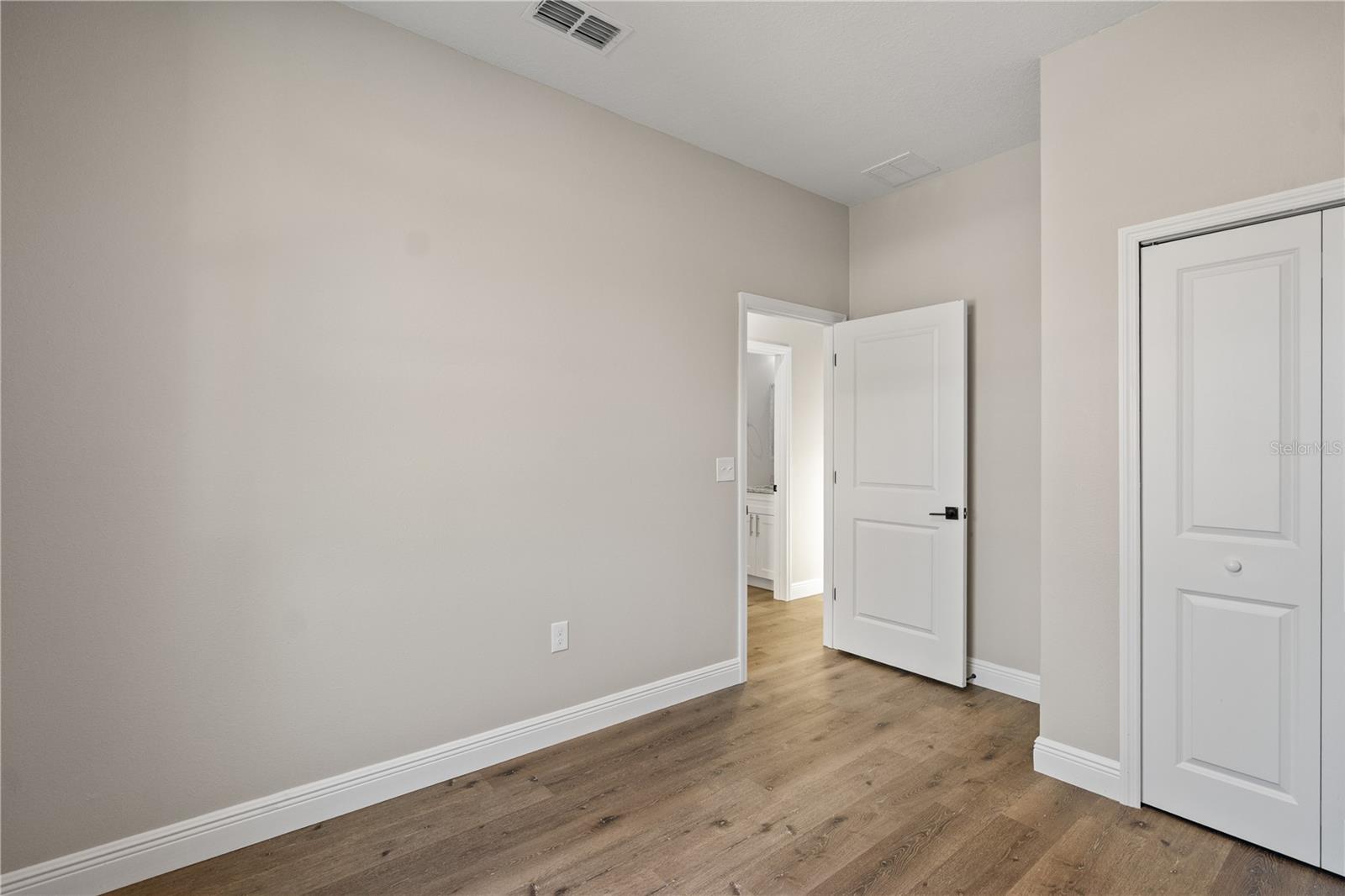 Image 30 of 52 For 789 Midland Drive