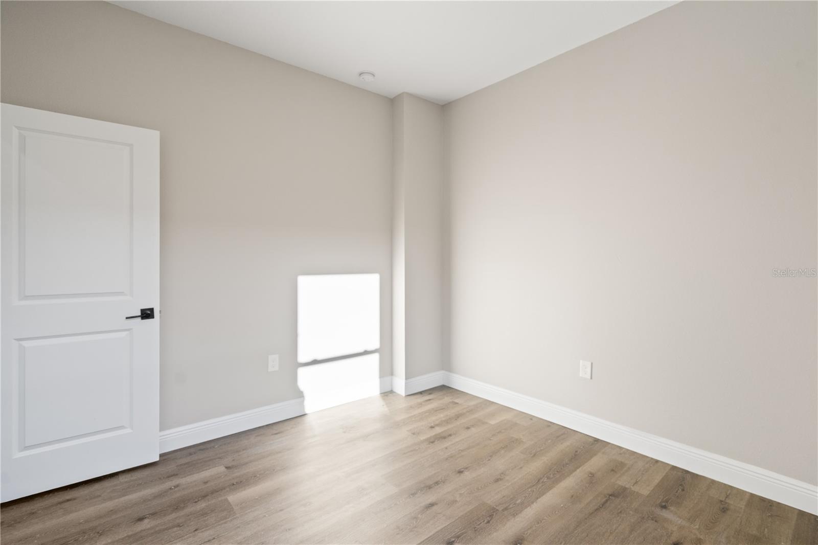 Image 32 of 52 For 789 Midland Drive