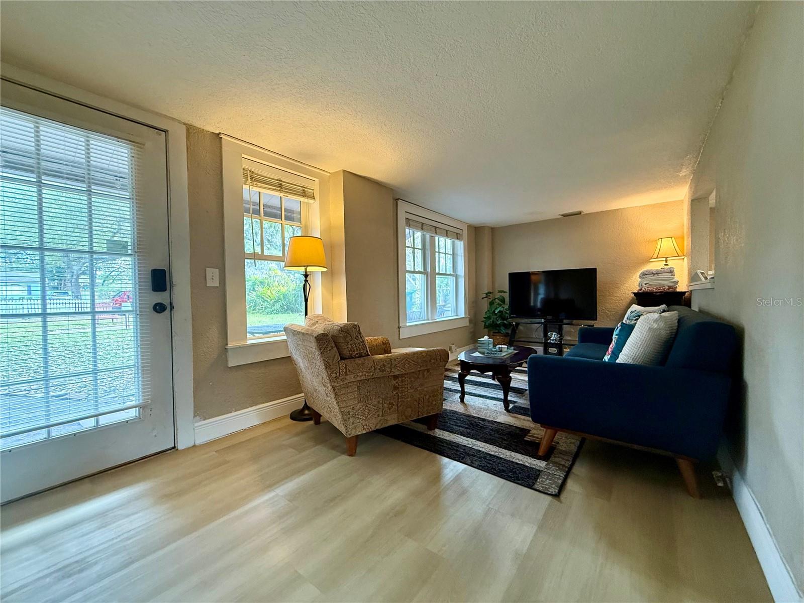 Image 3 of 17 For 18 Brown Avenue