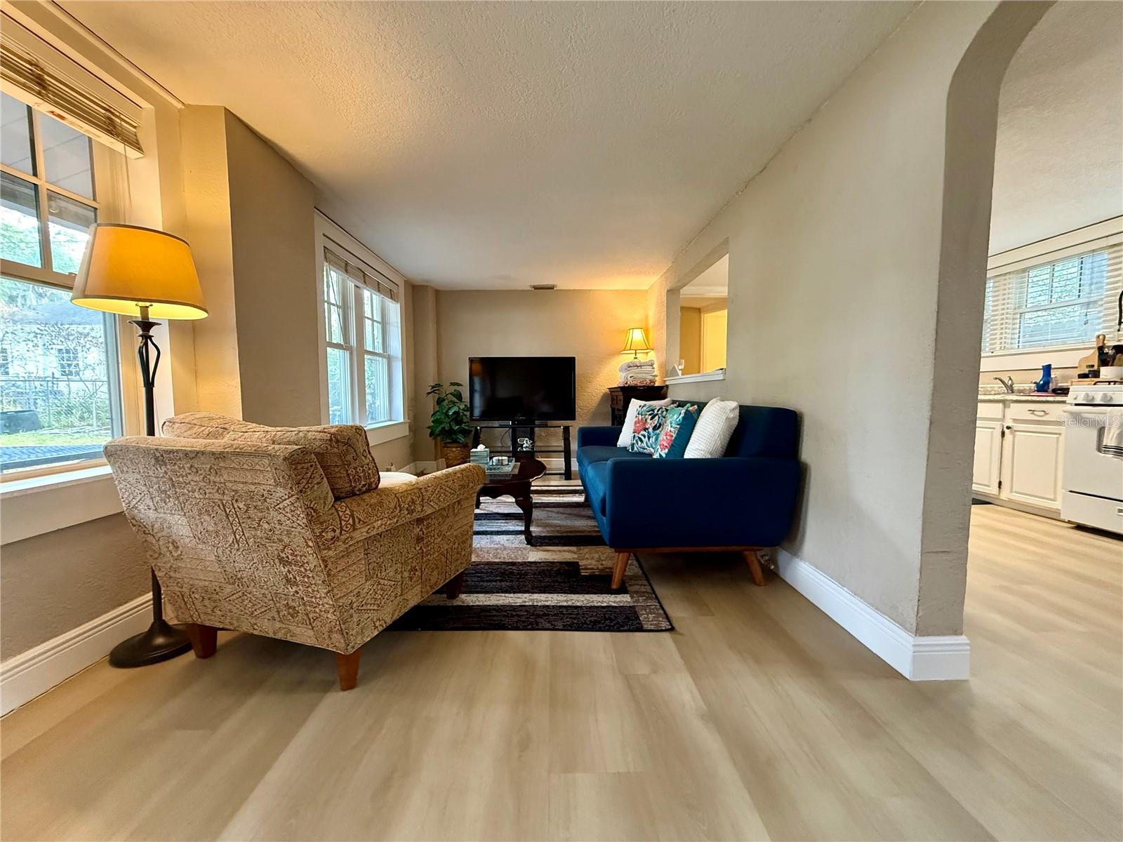 Image 4 of 17 For 18 Brown Avenue