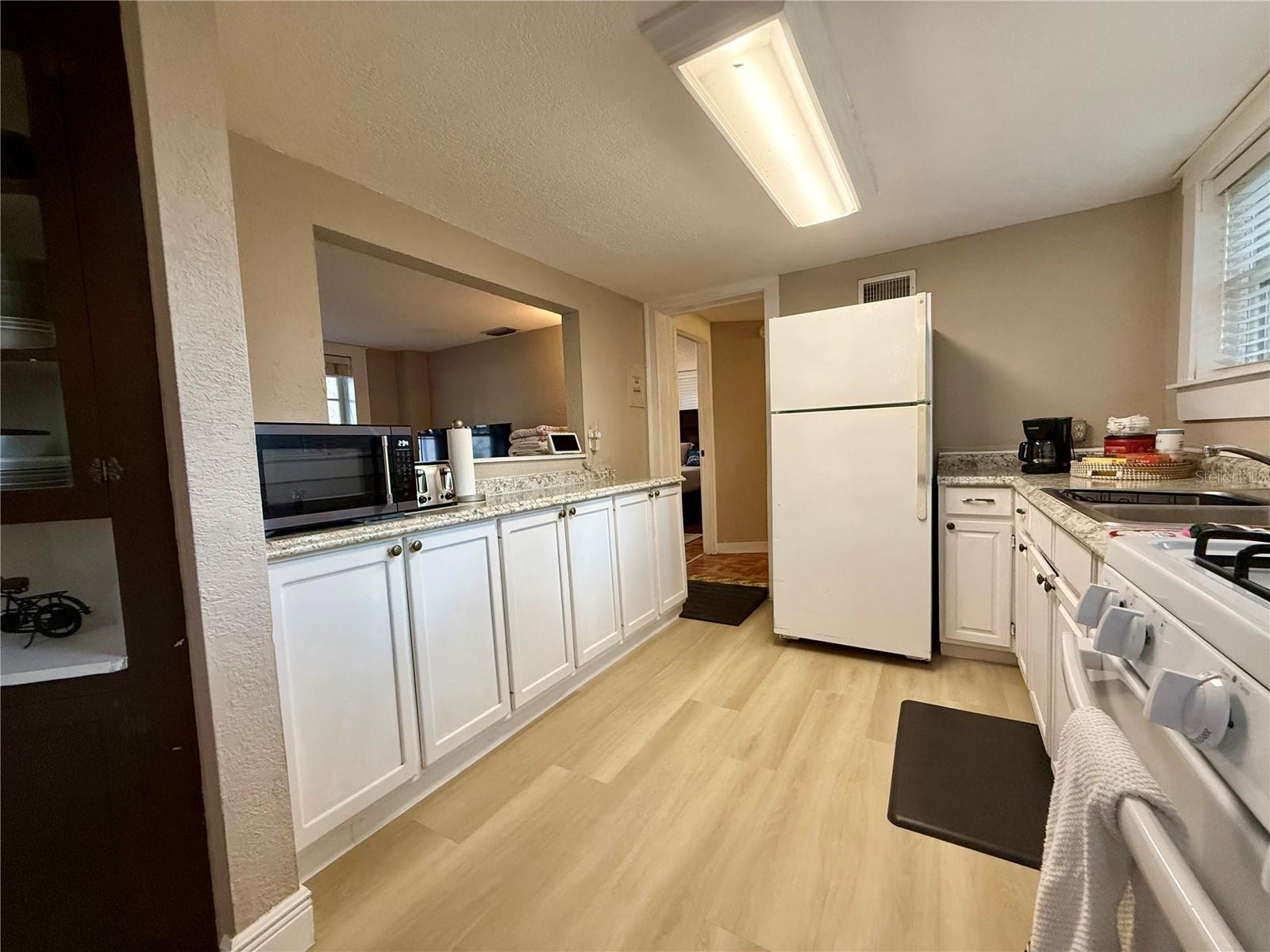 Image 8 of 17 For 18 Brown Avenue