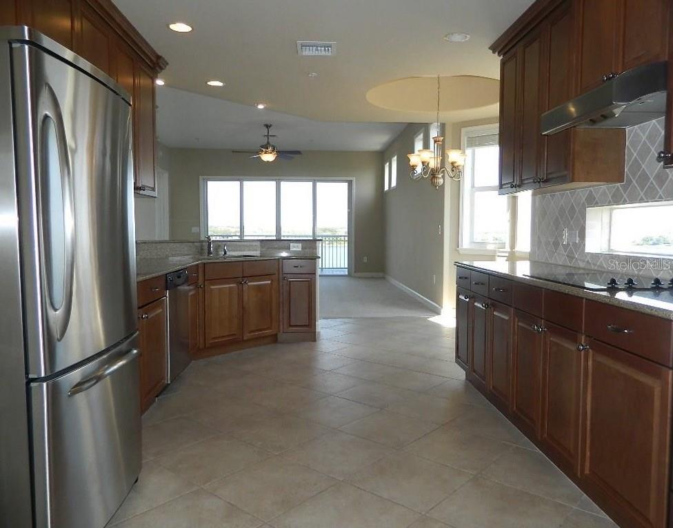 Image 5 of 11 For 8743 The Esplanade  30