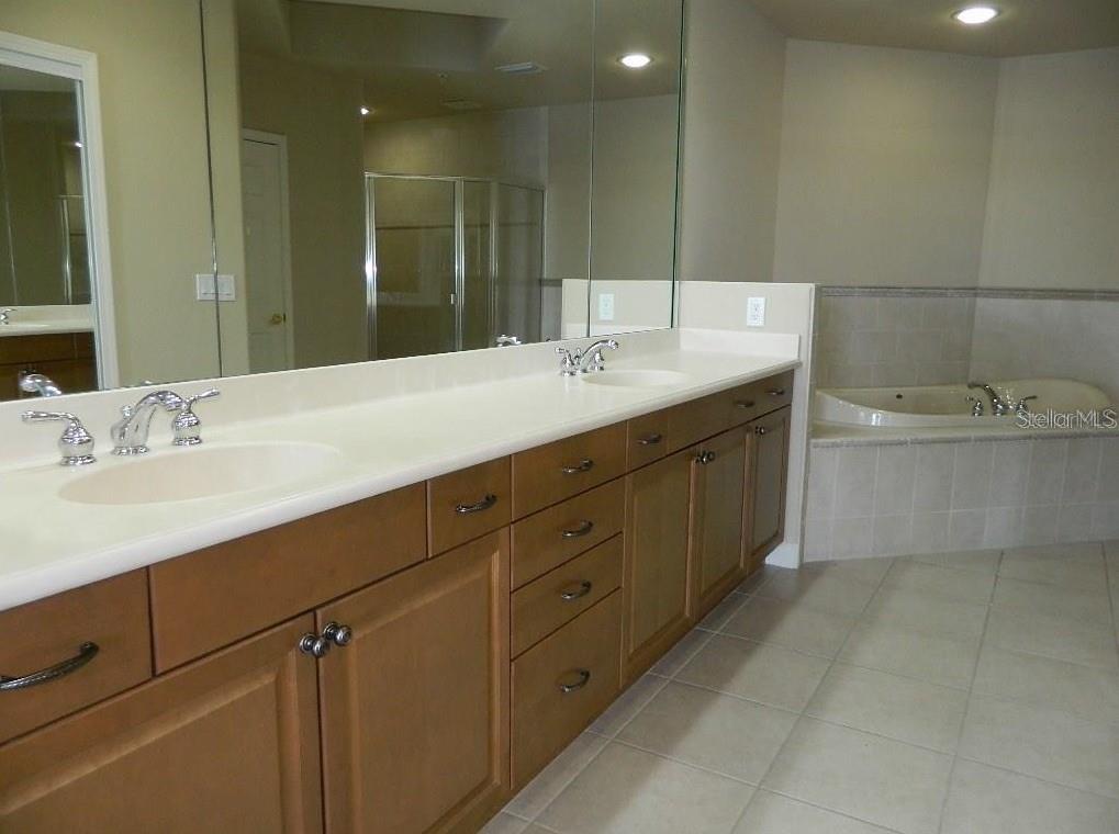 Image 8 of 11 For 8743 The Esplanade  30