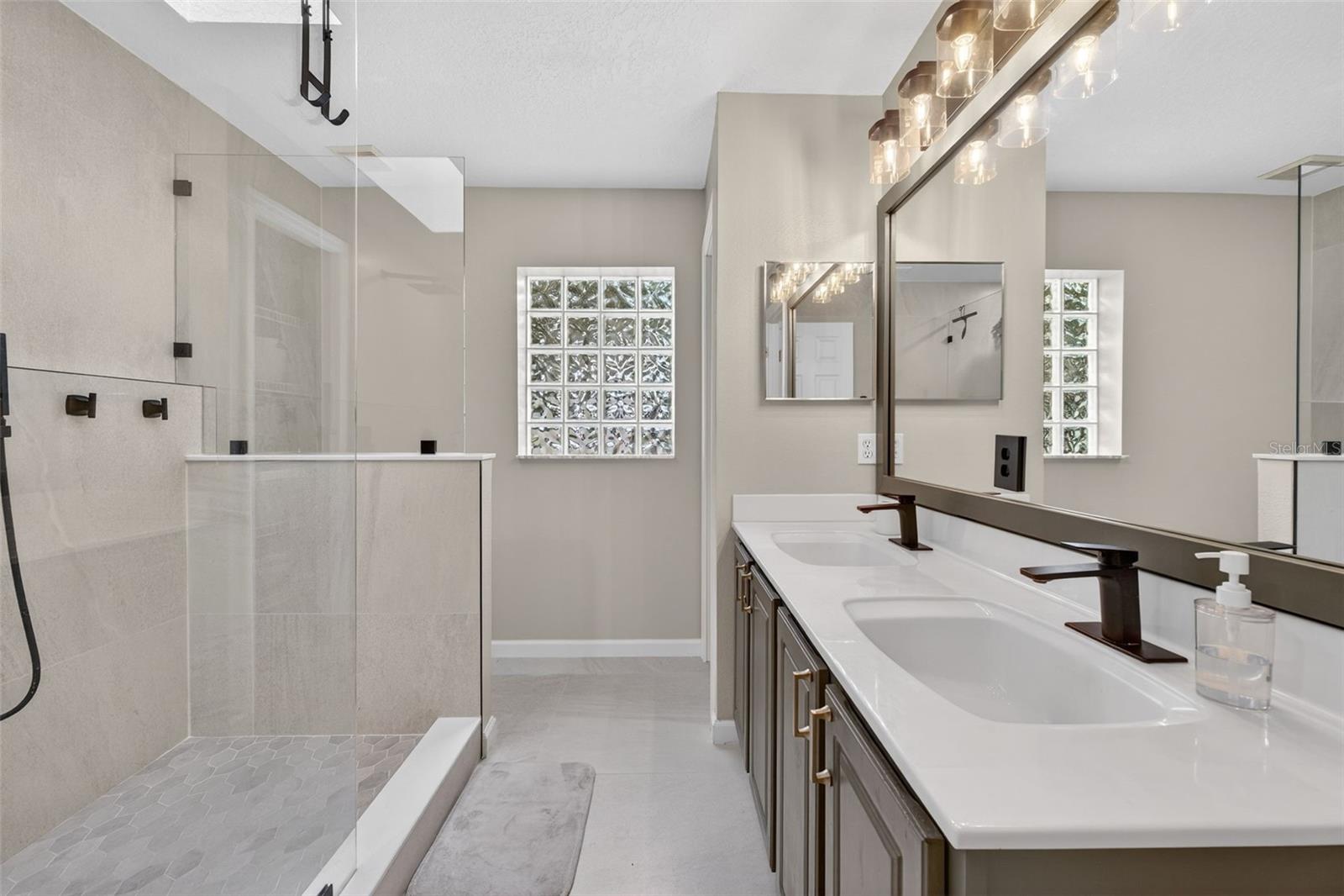 Image 18 of 37 For 257 Oak Chase Place