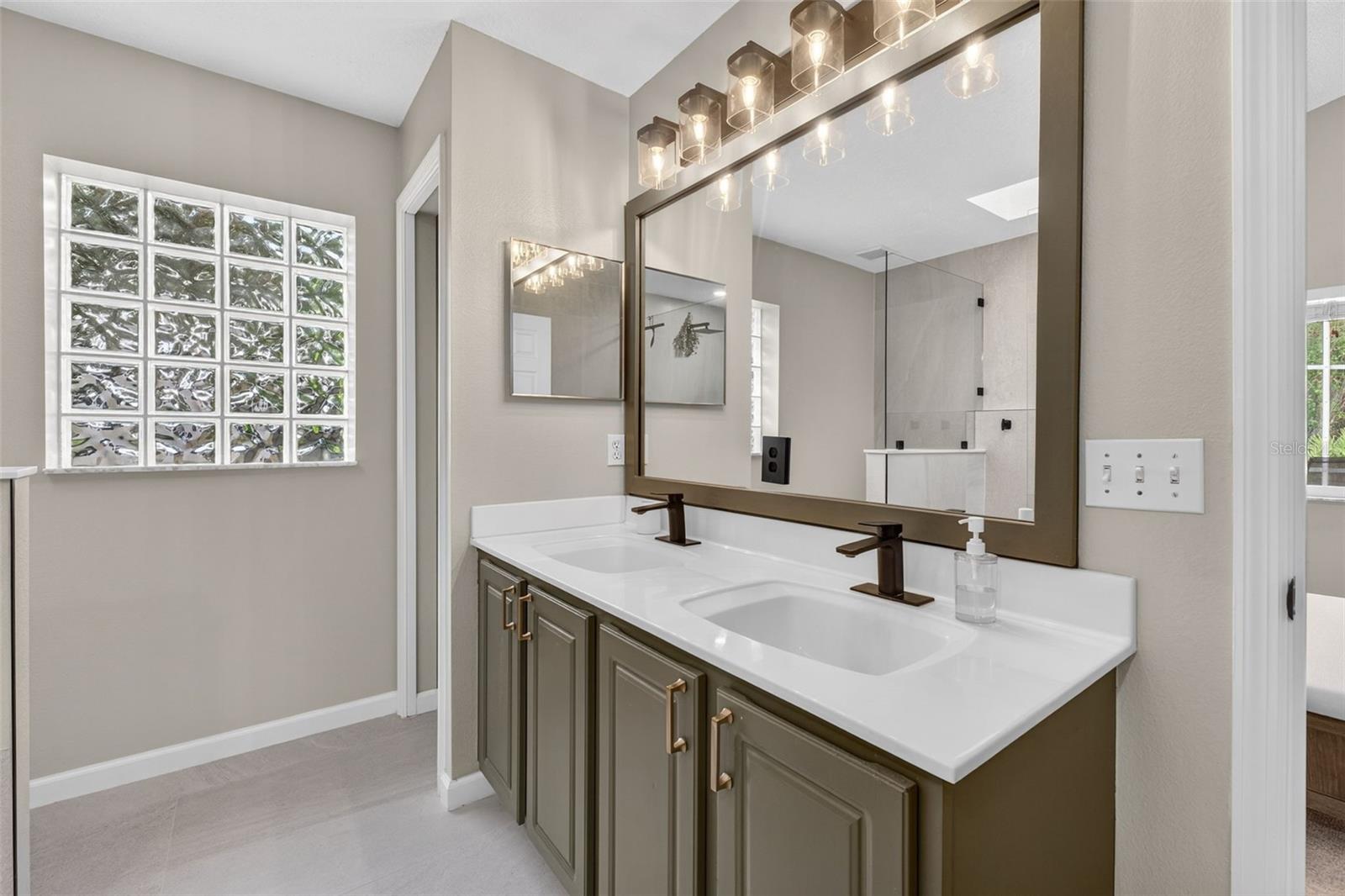 Image 20 of 37 For 257 Oak Chase Place