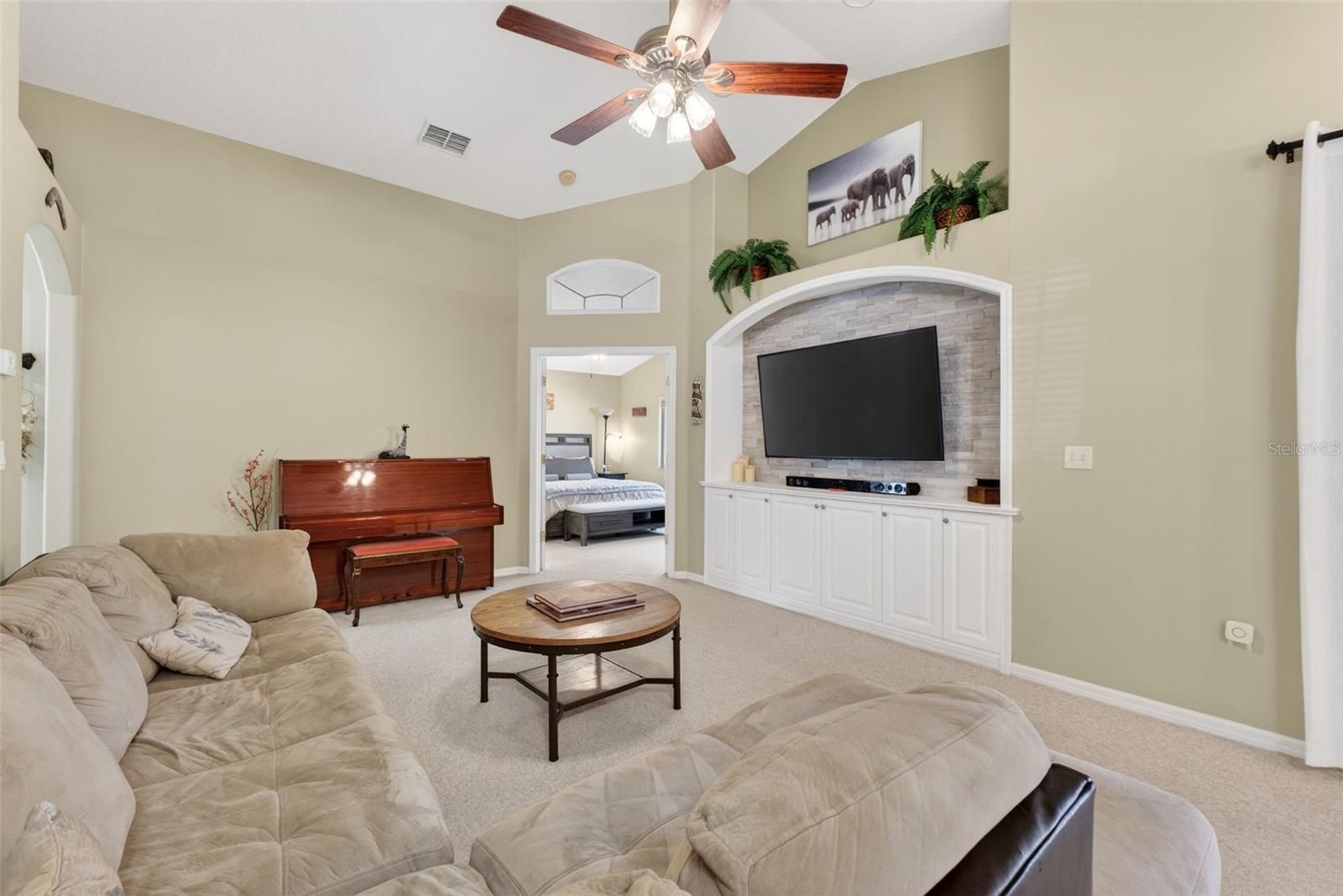 Image 7 of 37 For 257 Oak Chase Place