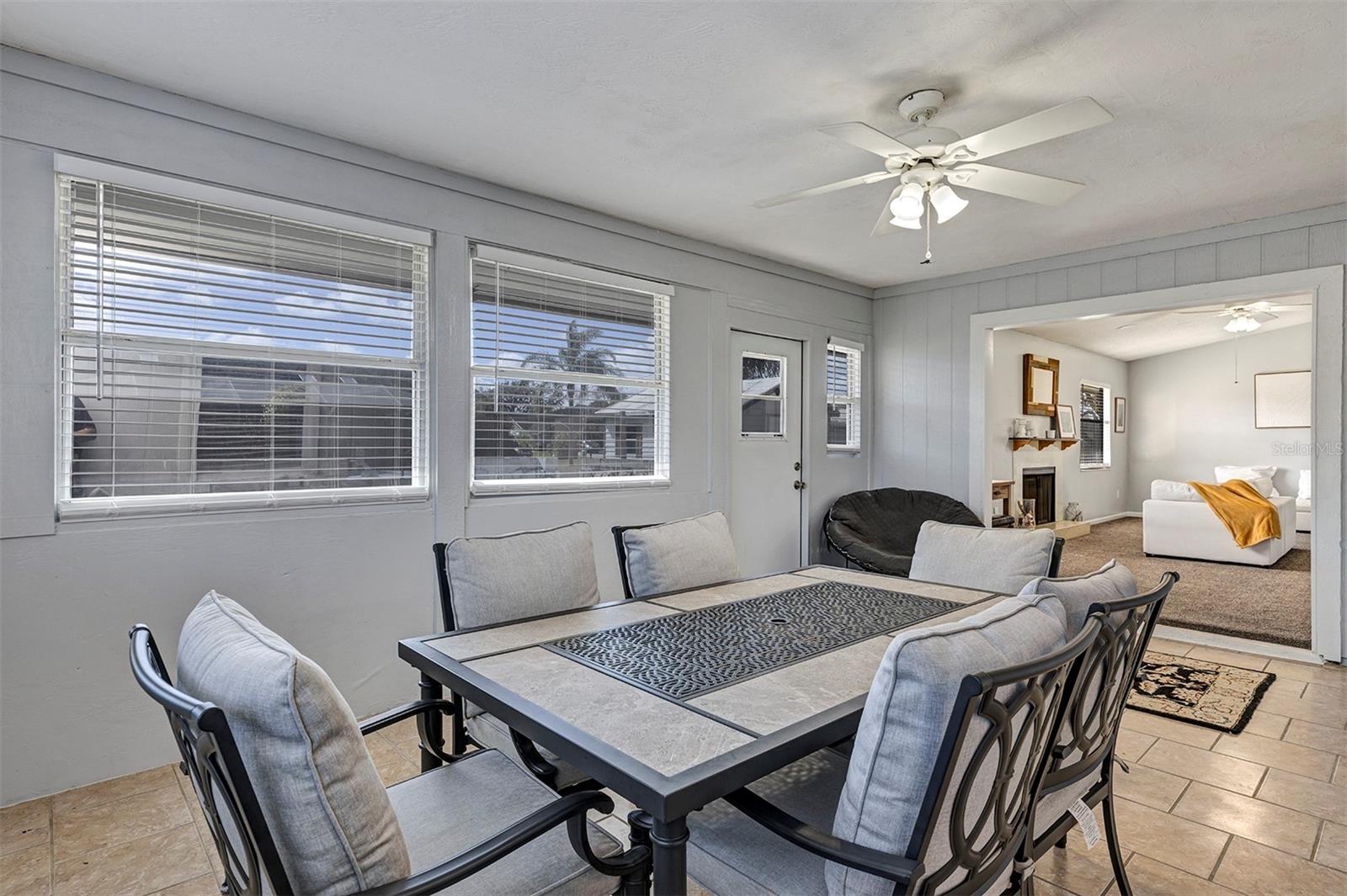 Image 17 of 55 For 202 Holden Terrace