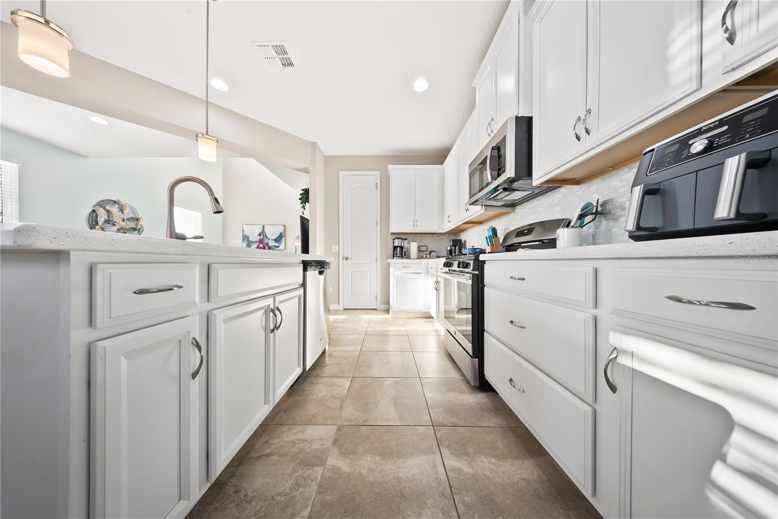 Image 17 of 47 For 15196 Newtonia Street