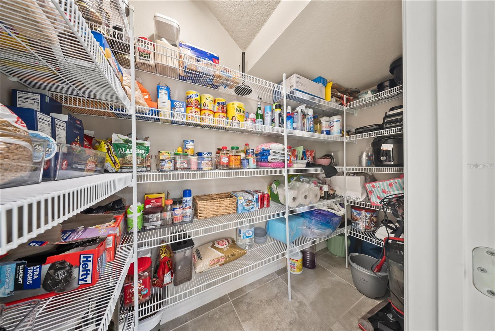 Image 21 of 47 For 15196 Newtonia Street