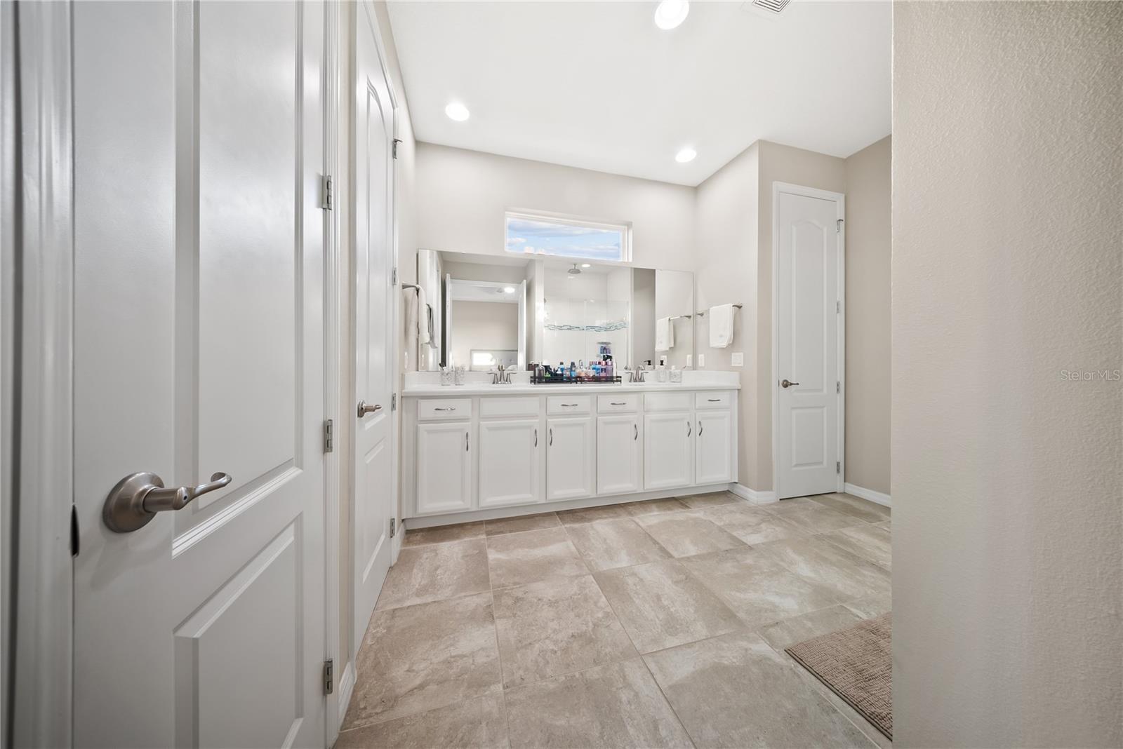 Image 27 of 47 For 15196 Newtonia Street