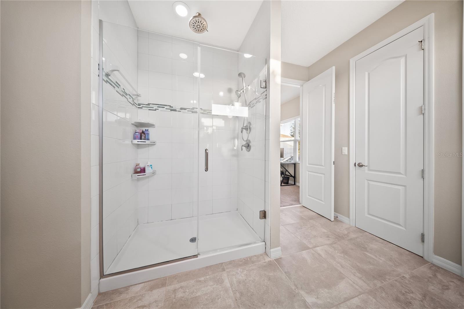 Image 28 of 47 For 15196 Newtonia Street