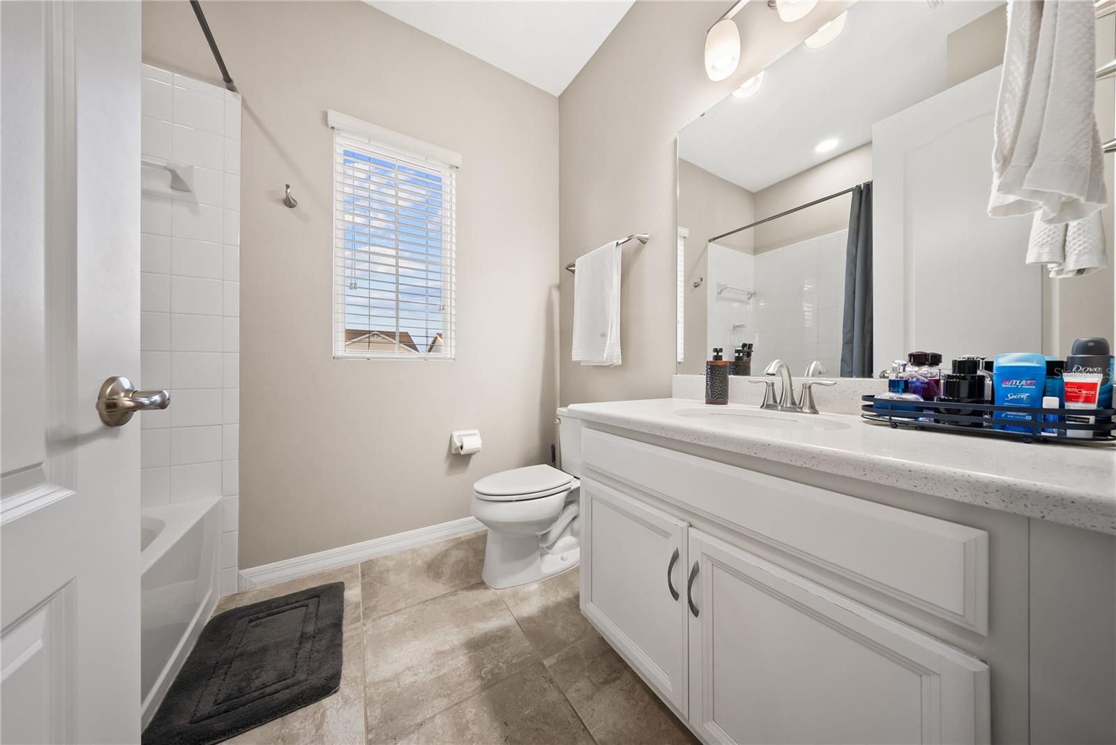 Image 31 of 47 For 15196 Newtonia Street