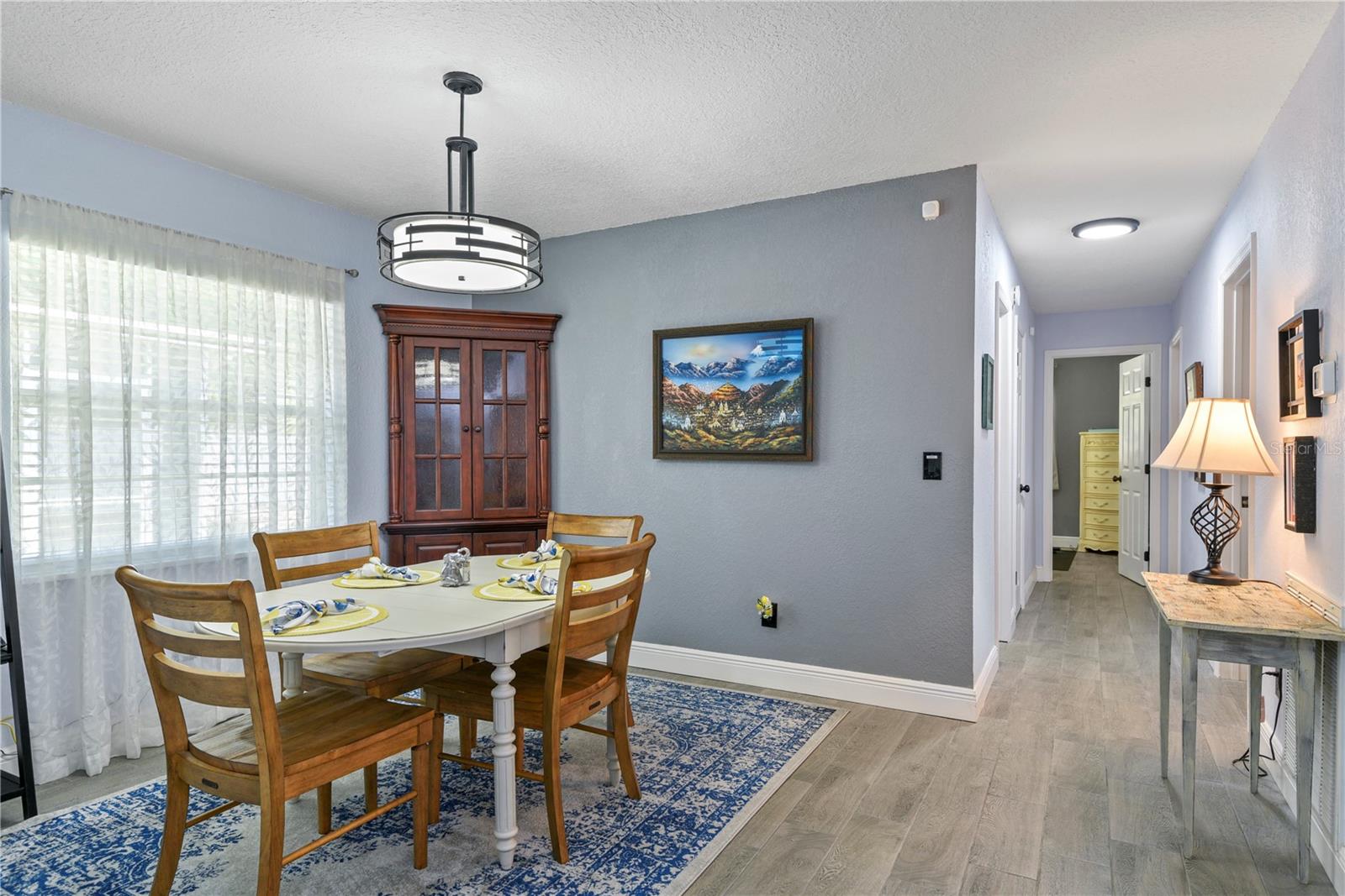 Image 11 of 26 For 925 Smith Street