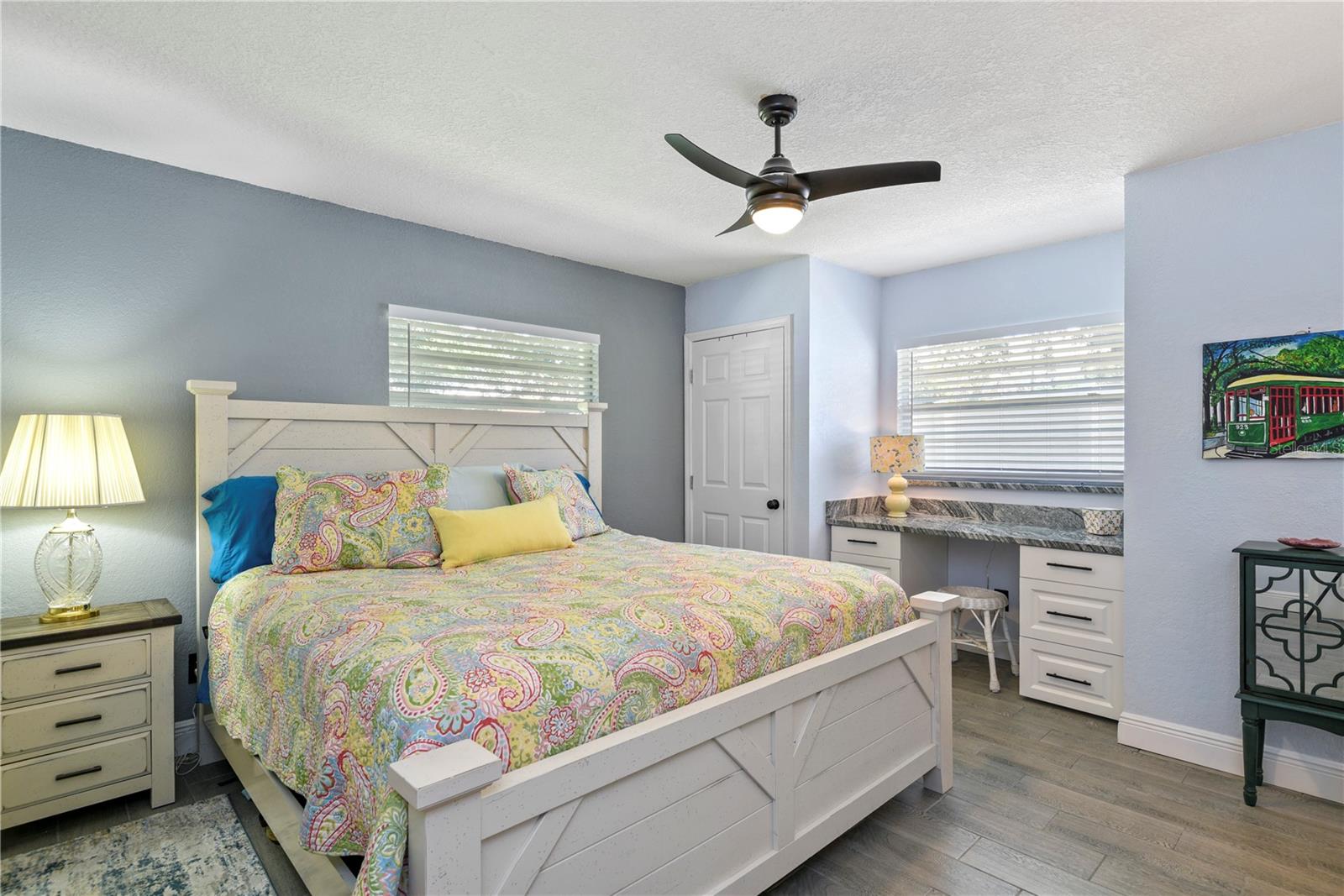 Image 12 of 26 For 925 Smith Street