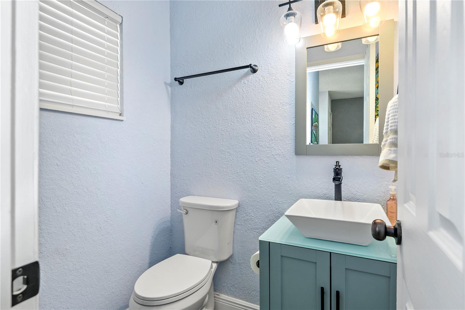 Image 14 of 26 For 925 Smith Street