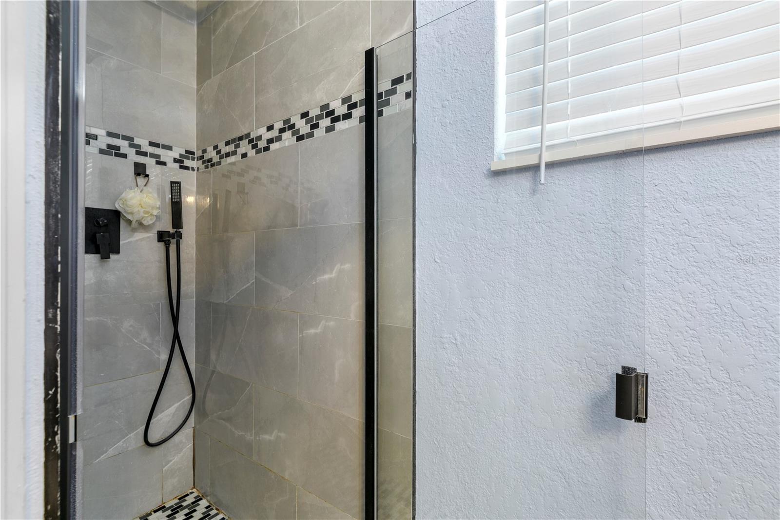 Image 15 of 26 For 925 Smith Street