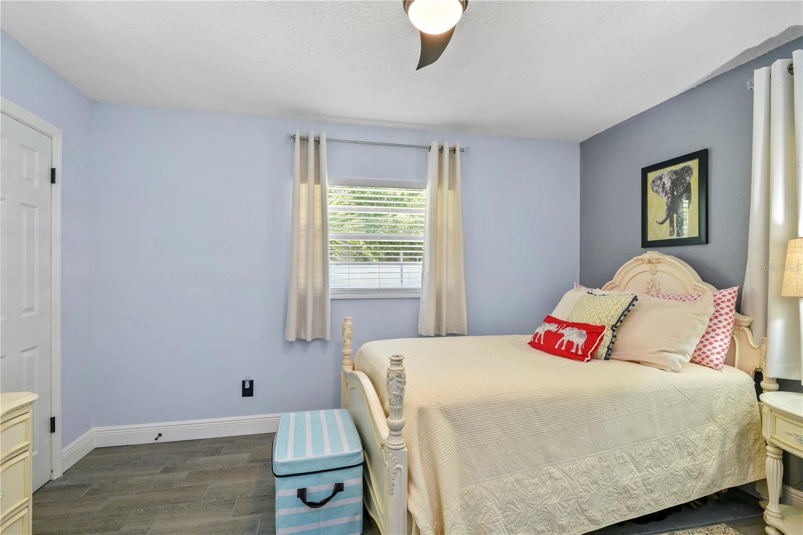 Image 16 of 26 For 925 Smith Street