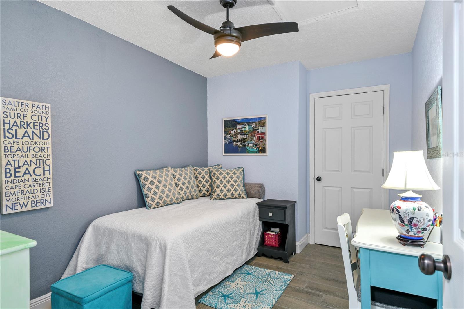 Image 17 of 26 For 925 Smith Street