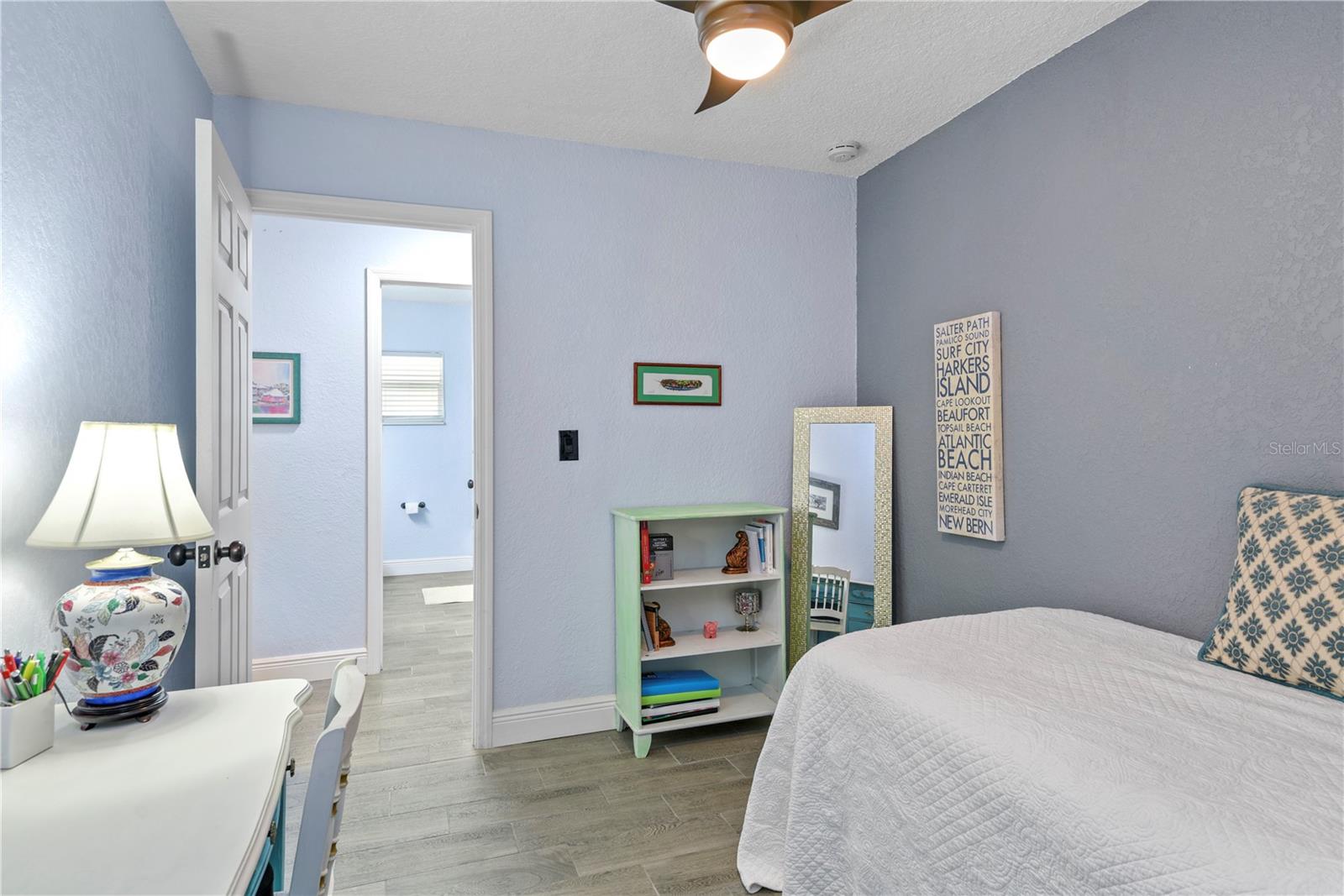 Image 18 of 26 For 925 Smith Street