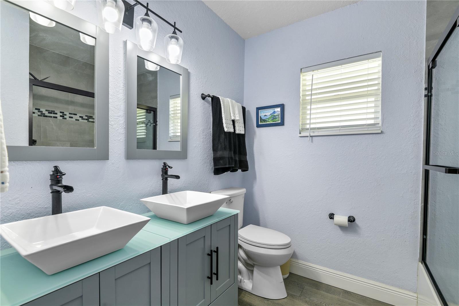 Image 19 of 26 For 925 Smith Street