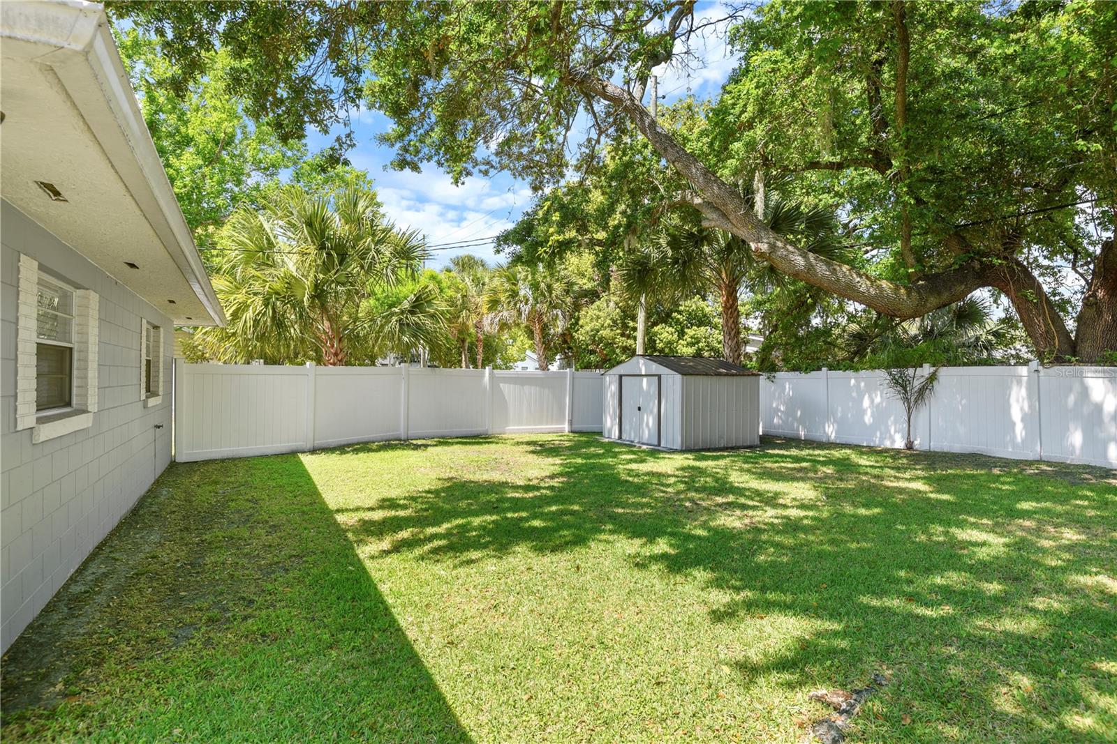 Image 20 of 26 For 925 Smith Street