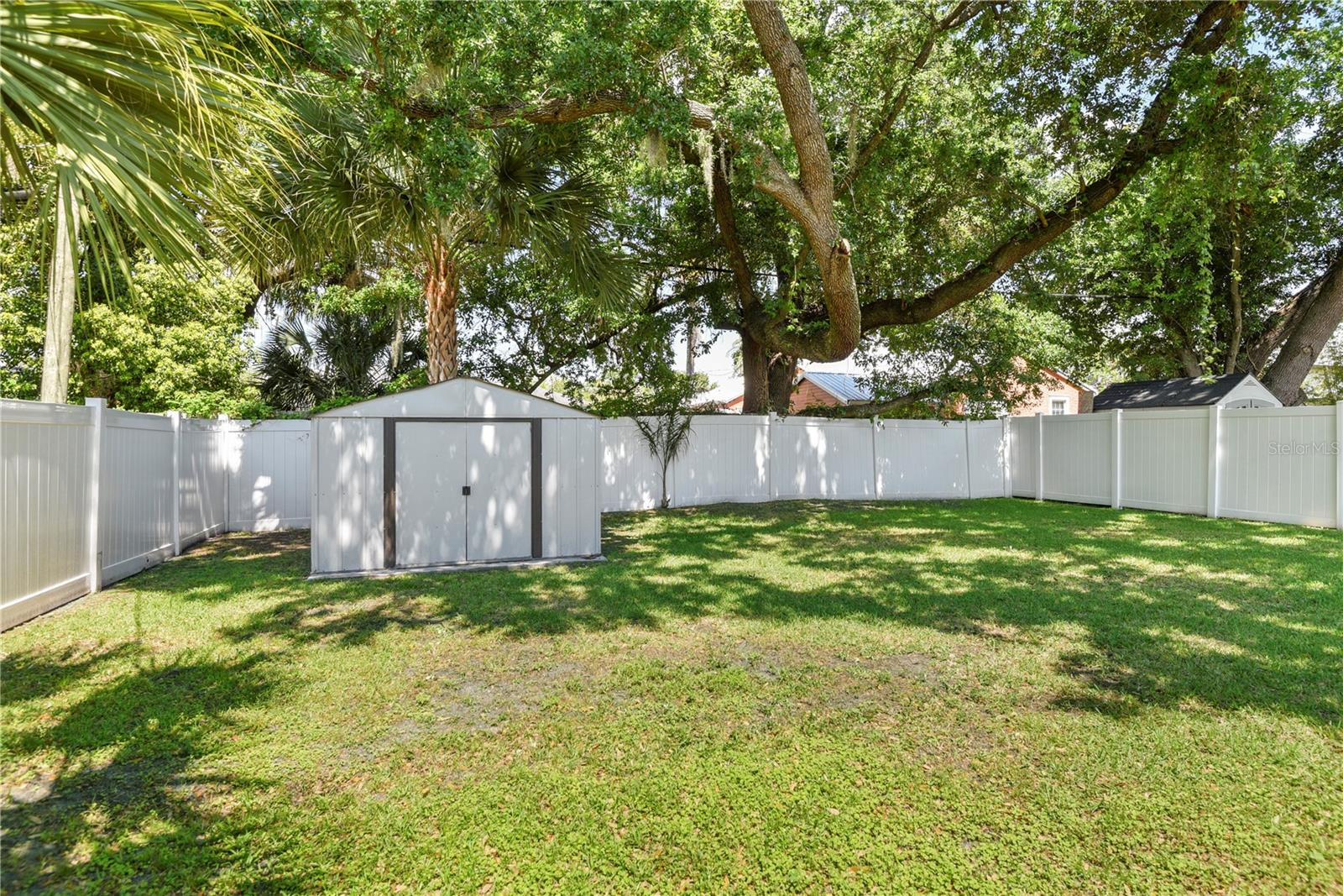 Image 21 of 26 For 925 Smith Street