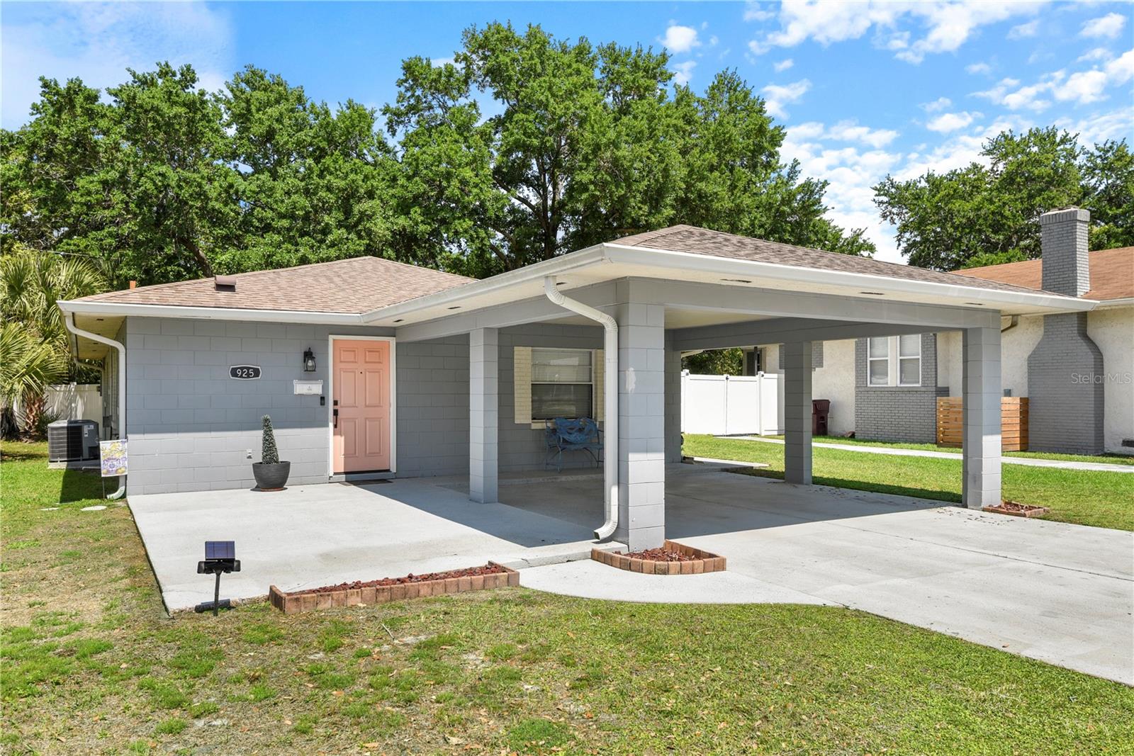 Image 24 of 26 For 925 Smith Street