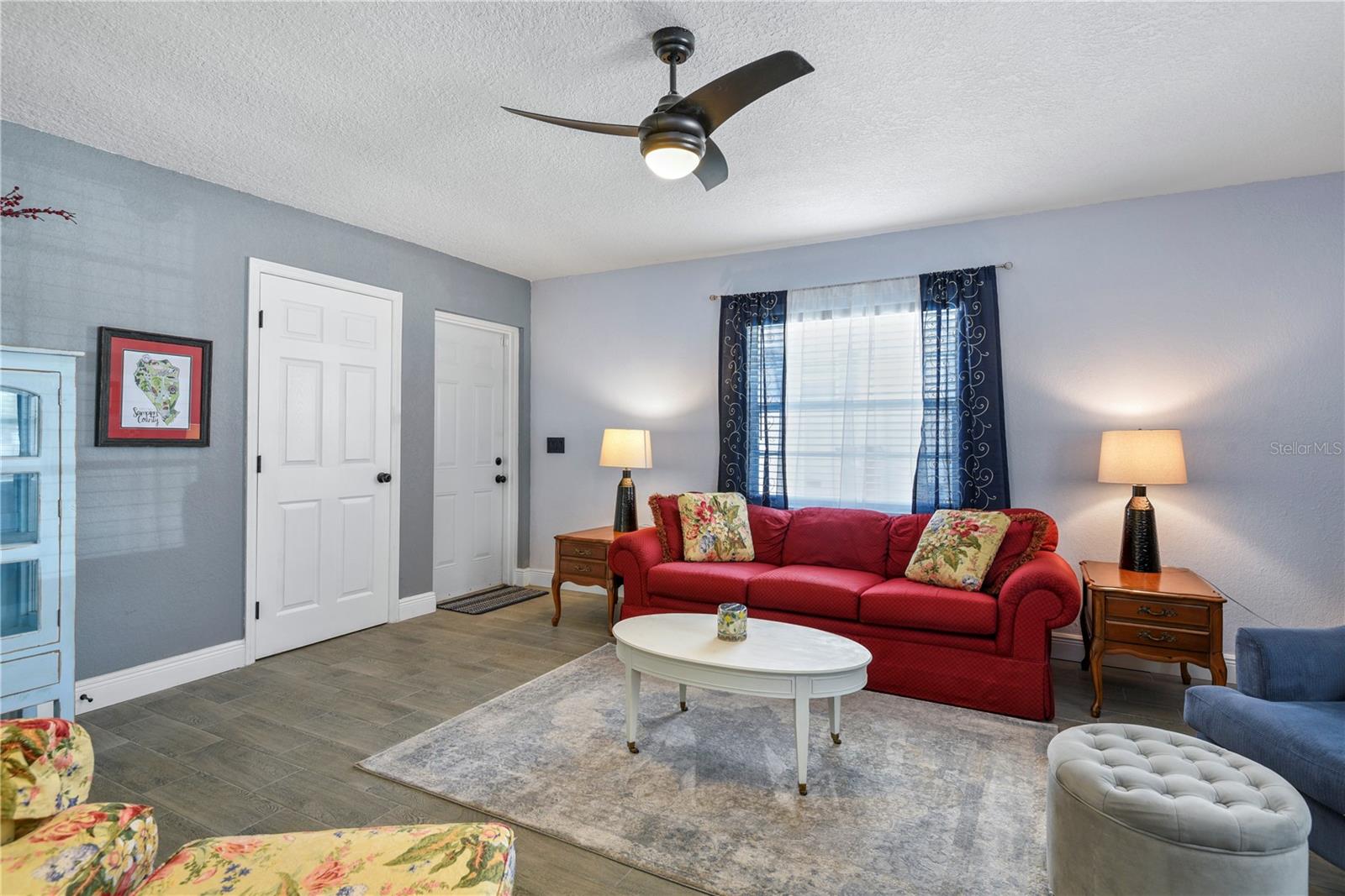 Image 5 of 26 For 925 Smith Street