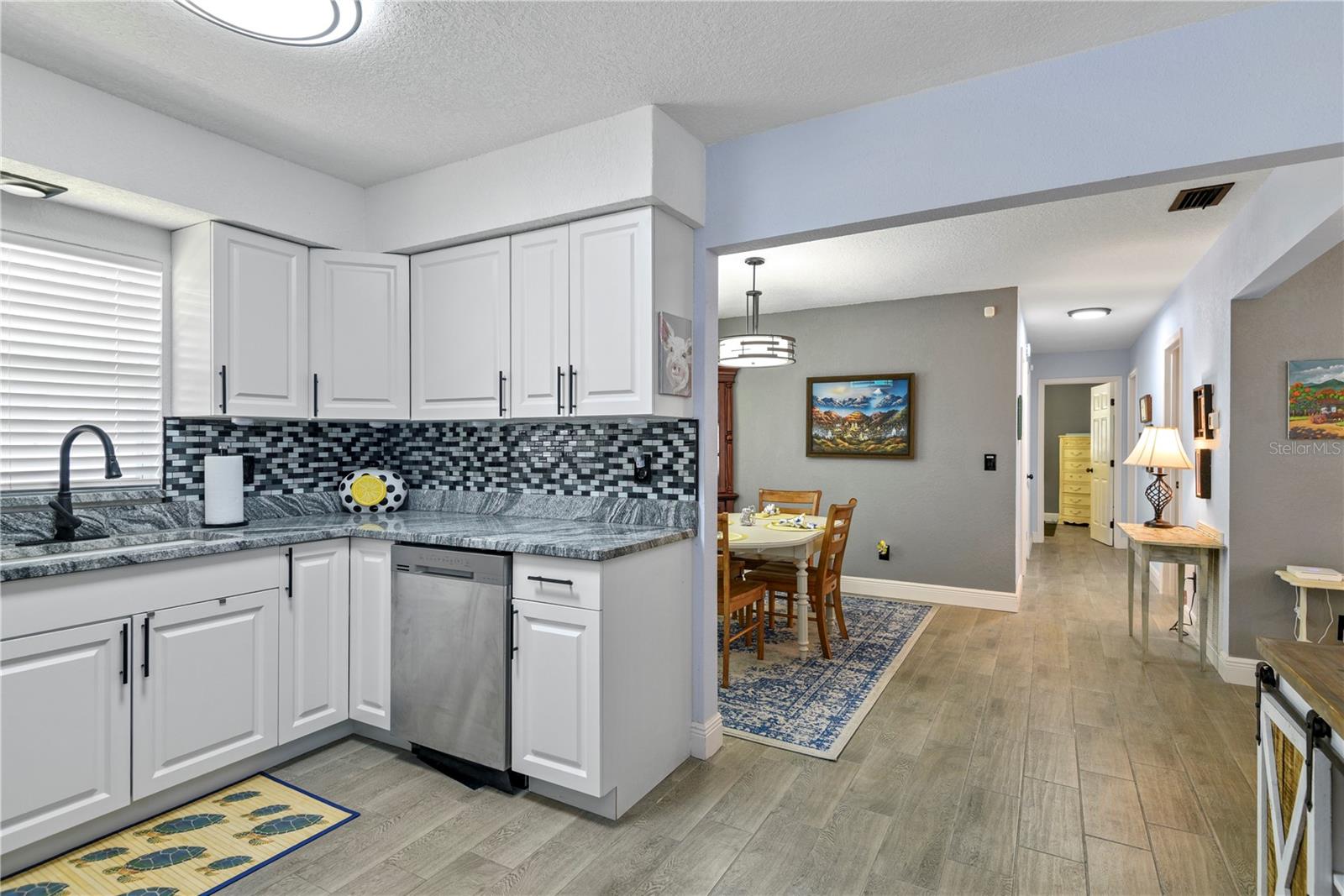 Image 6 of 26 For 925 Smith Street