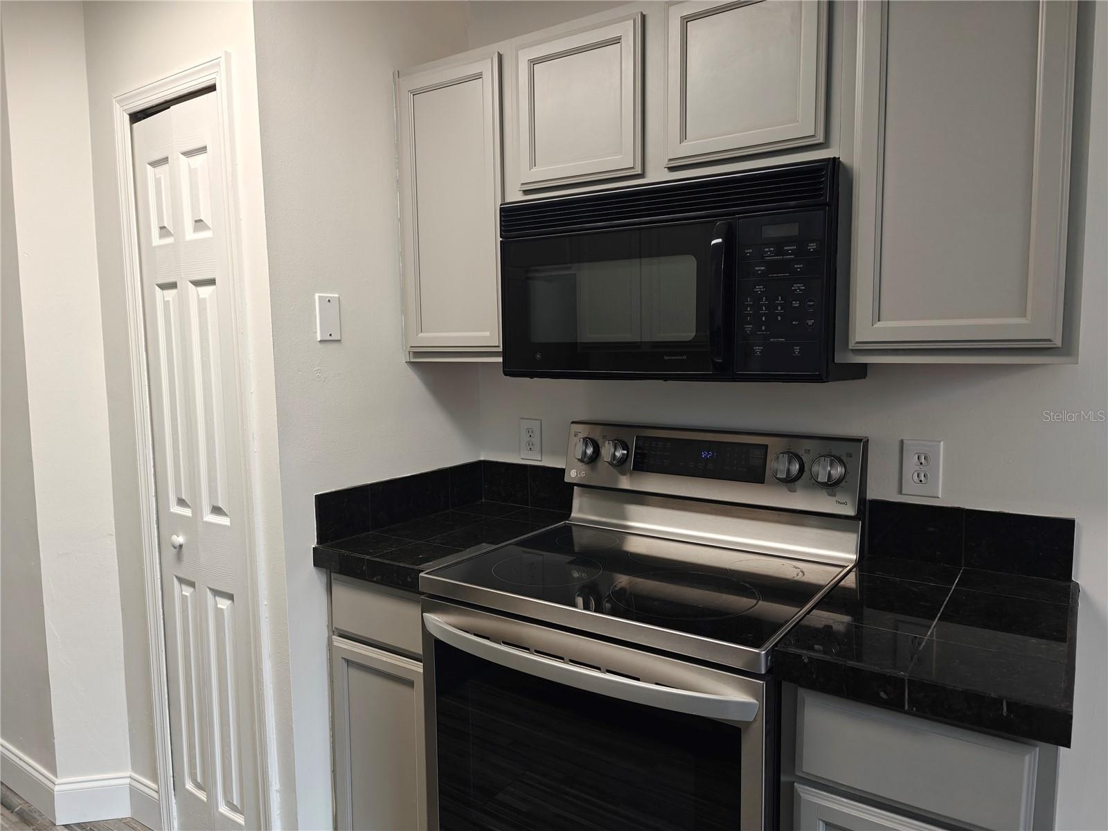 Image 6 of 17 For 948 Bird Bay Court 202