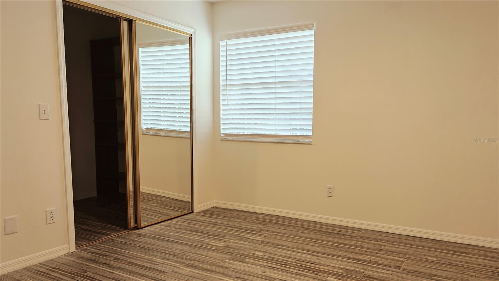 Image 9 of 17 For 948 Bird Bay Court 202