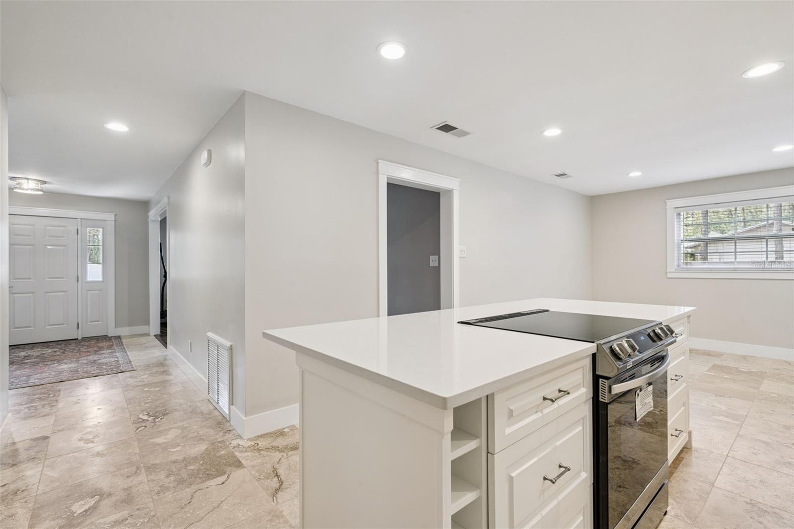 Image 10 of 41 For 14335 Fresno Drive