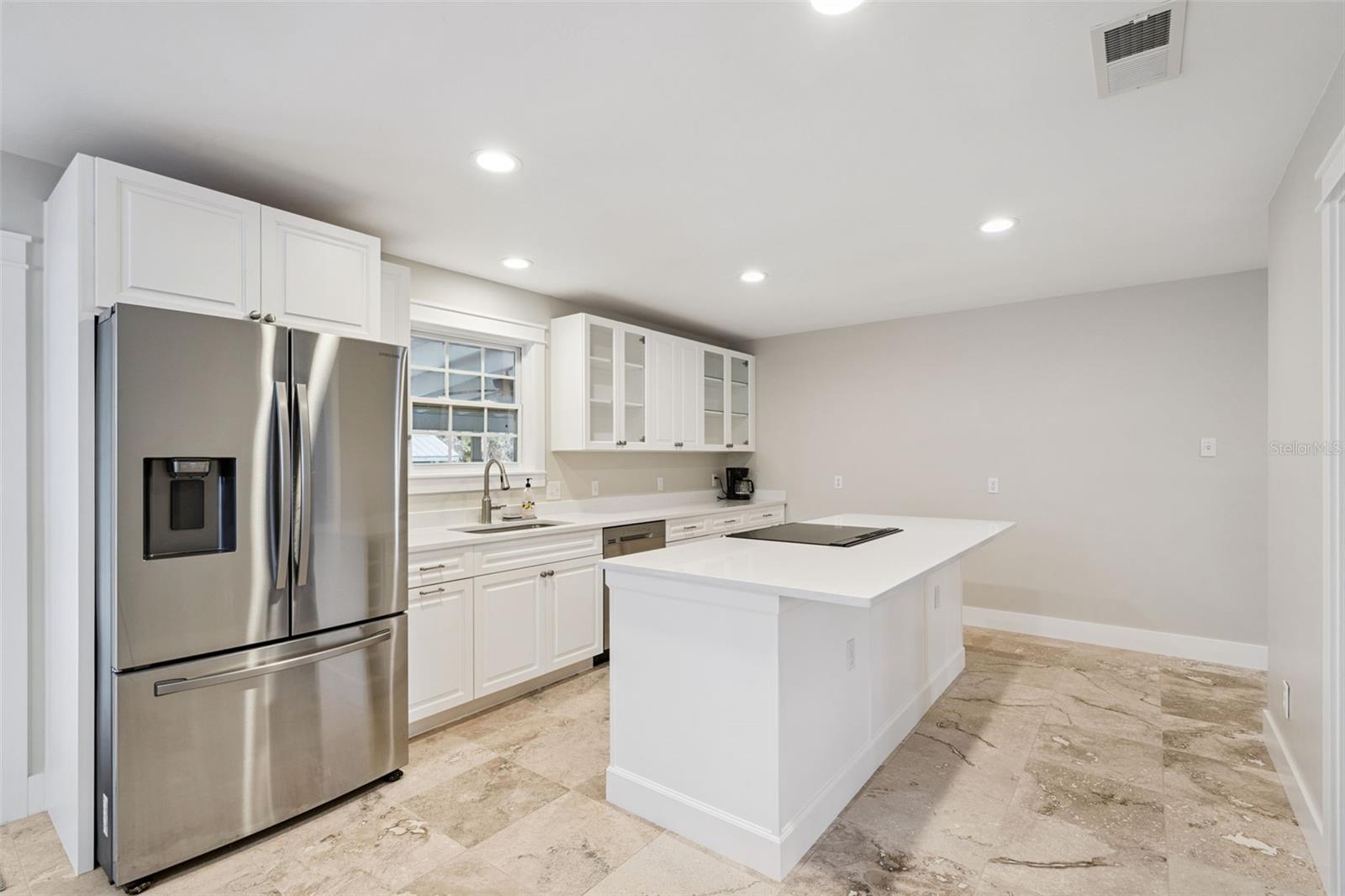 Image 11 of 41 For 14335 Fresno Drive