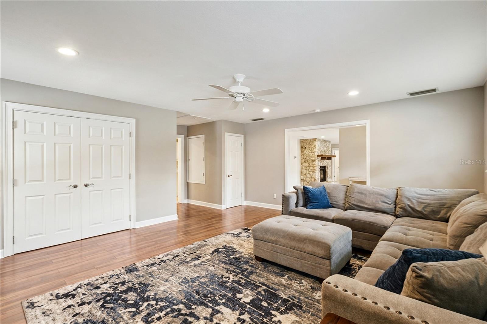 Image 5 of 41 For 14335 Fresno Drive