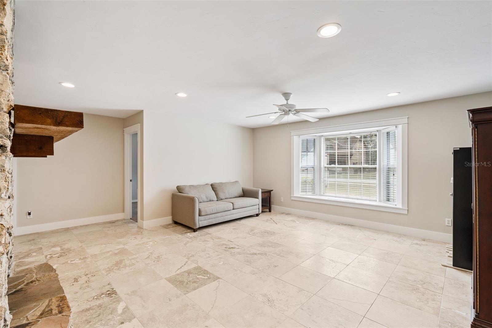 Image 8 of 41 For 14335 Fresno Drive