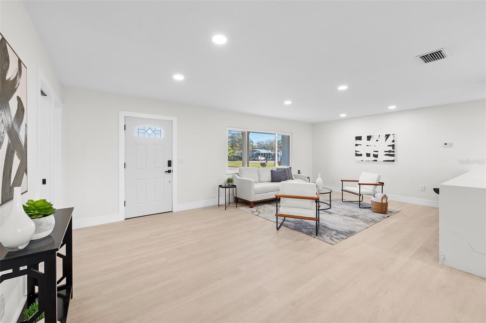 Image 23 of 89 For 105 12th Street Sw