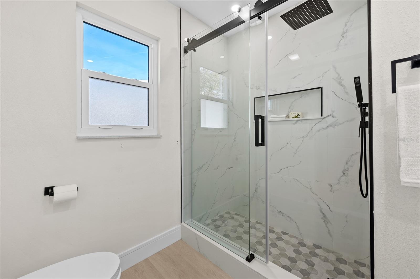 Image 34 of 89 For 105 12th Street Sw