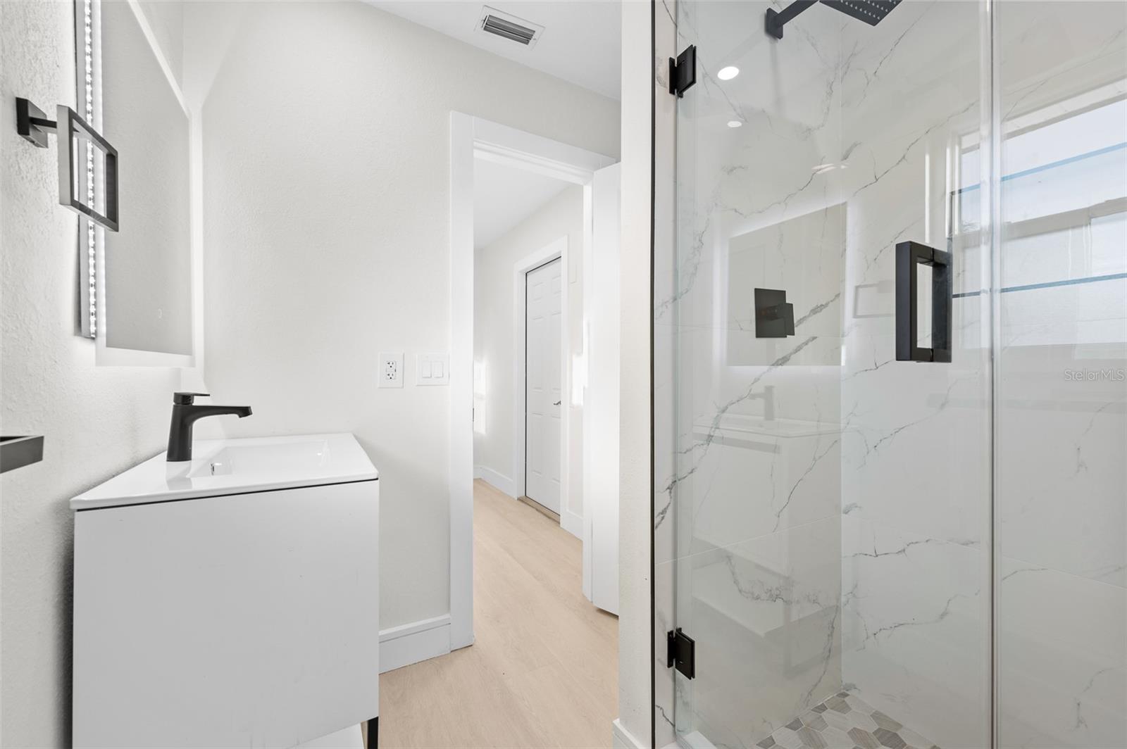 Image 38 of 89 For 105 12th Street Sw