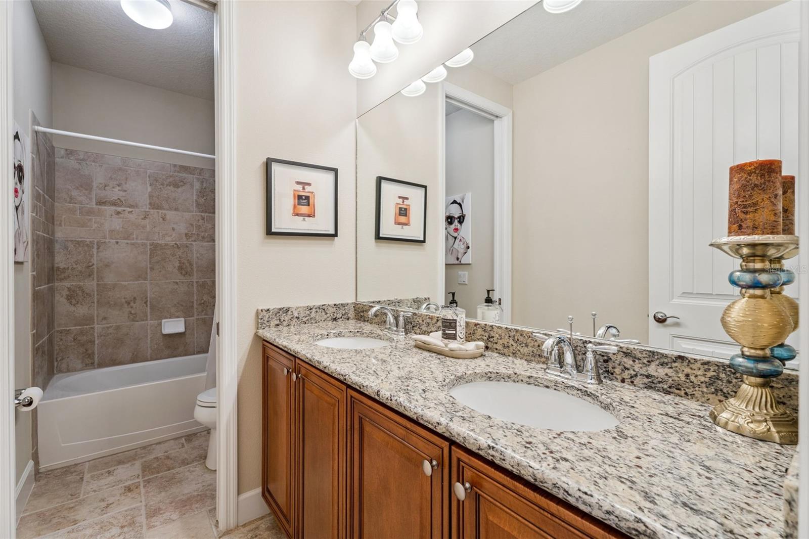 Image 34 of 77 For 11818 Fiore Drive