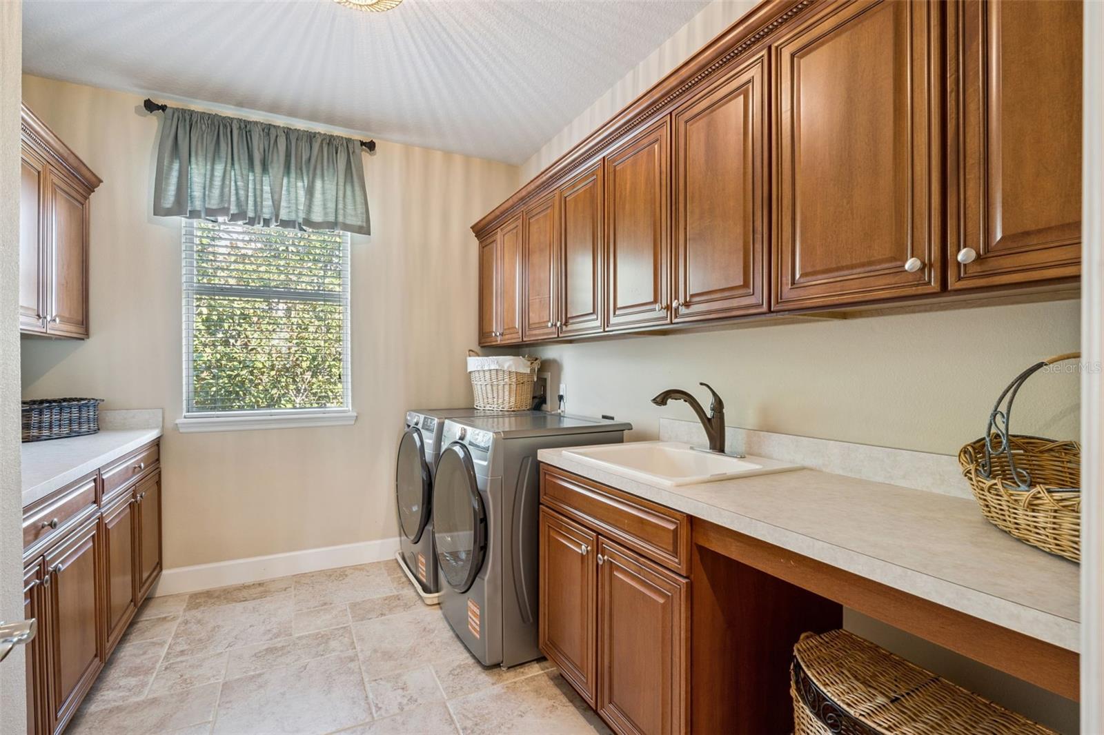 Image 36 of 77 For 11818 Fiore Drive