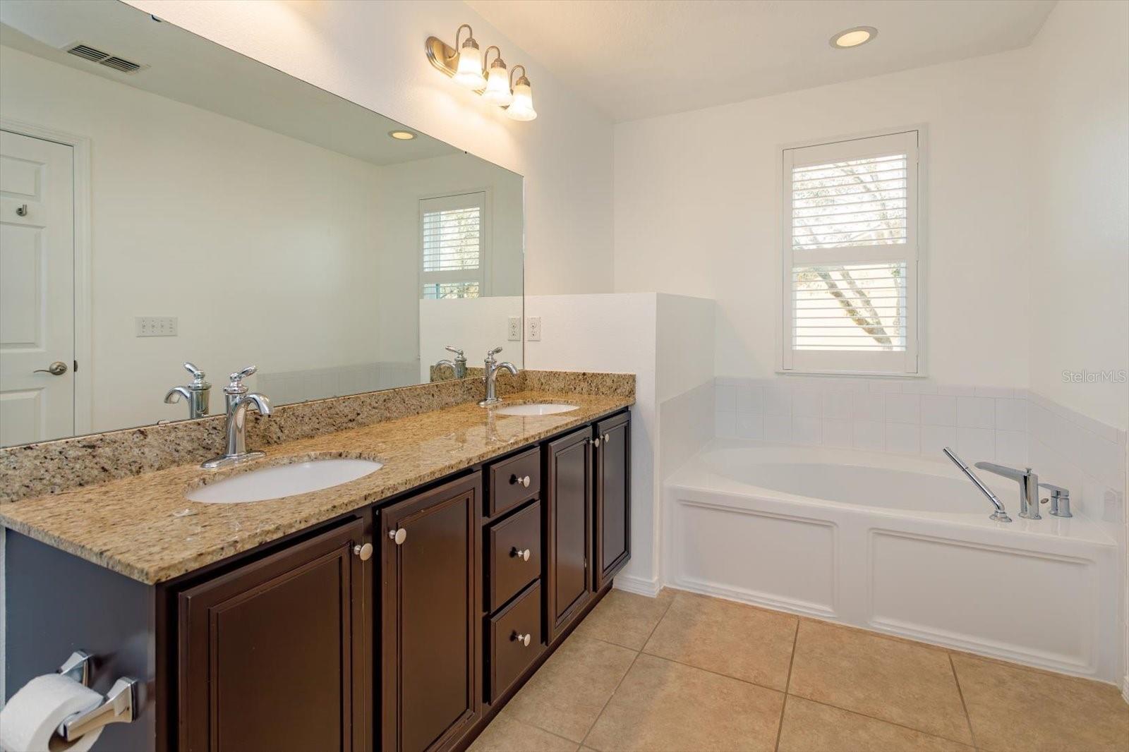 Image 18 of 26 For 1062 Winglewood