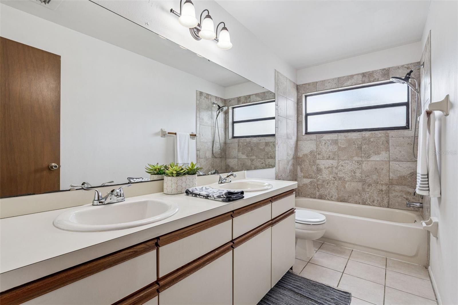 Image 10 of 35 For 1041 Dees Drive