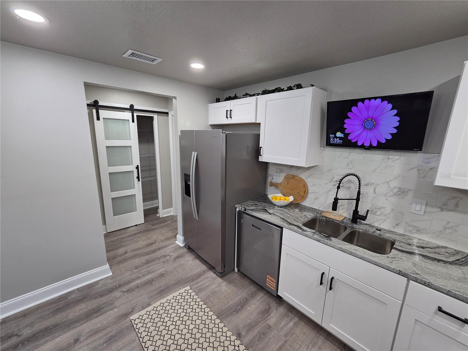 Image 10 of 64 For 1106 Valencia Road