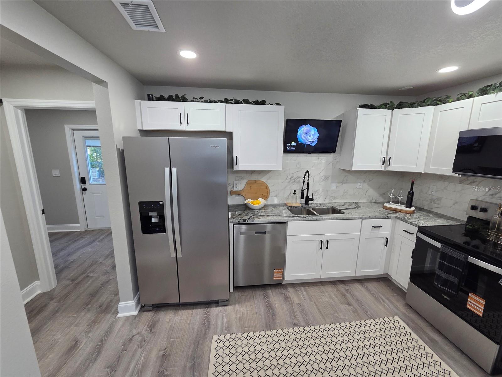 Image 11 of 64 For 1106 Valencia Road