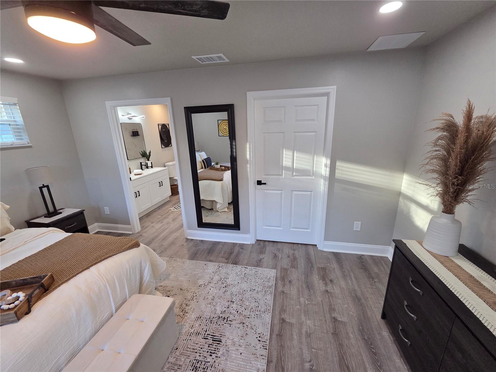 Image 17 of 64 For 1106 Valencia Road