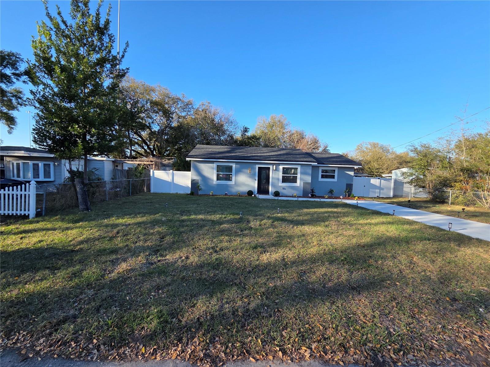 Image 2 of 64 For 1106 Valencia Road