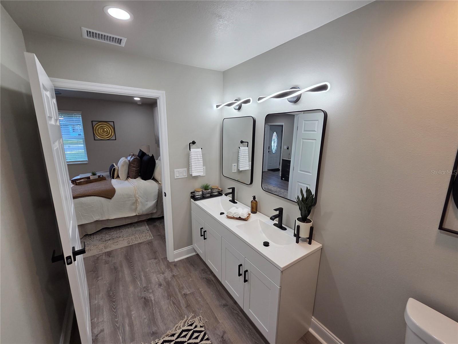 Image 24 of 64 For 1106 Valencia Road