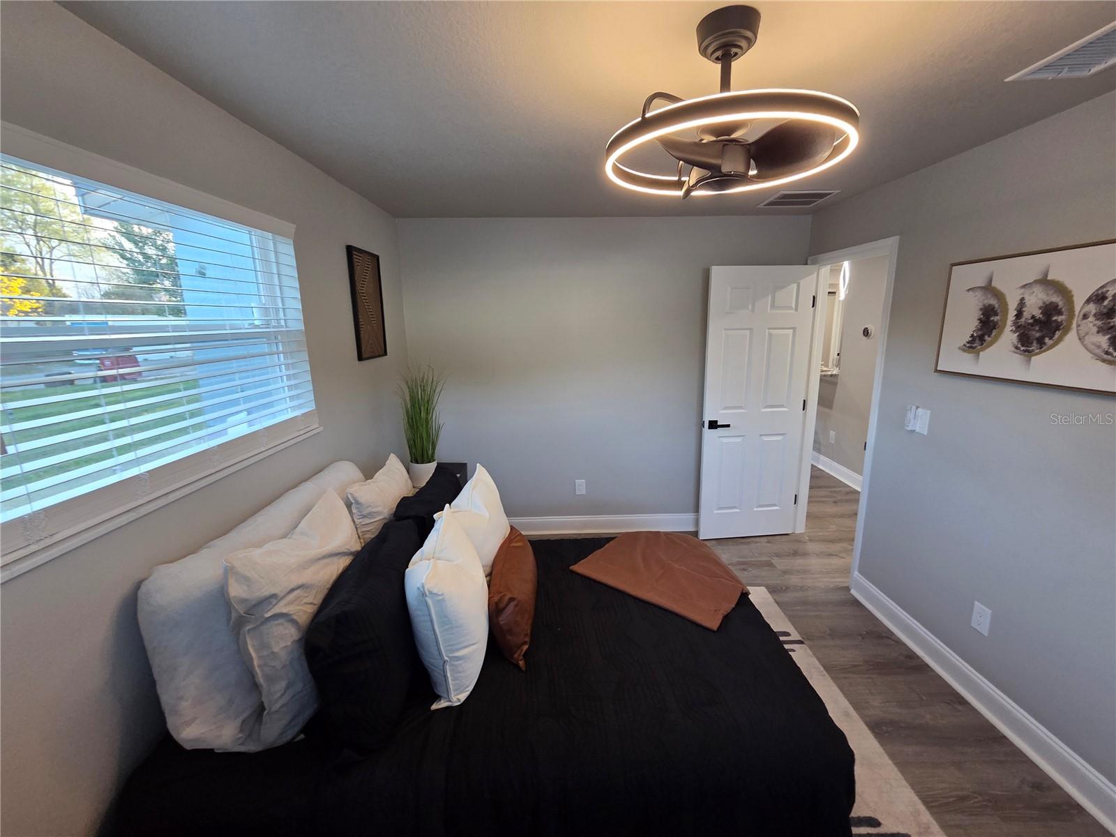 Image 28 of 64 For 1106 Valencia Road