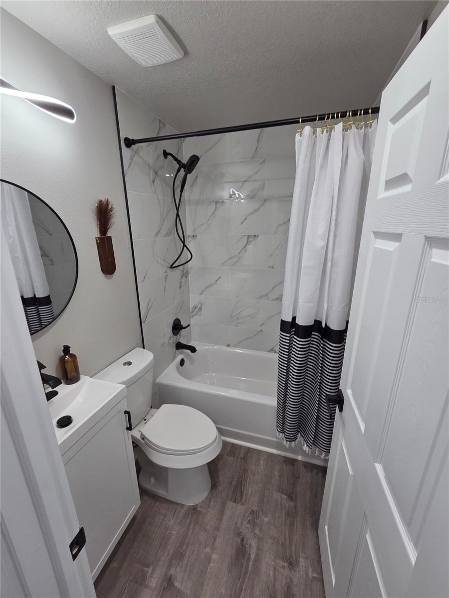 Image 36 of 64 For 1106 Valencia Road